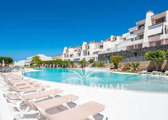Family In Luxury Complex In La Caleta Mg5 אדחה